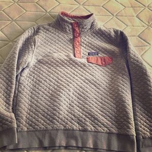 Women’s Patagonia sweatshirt